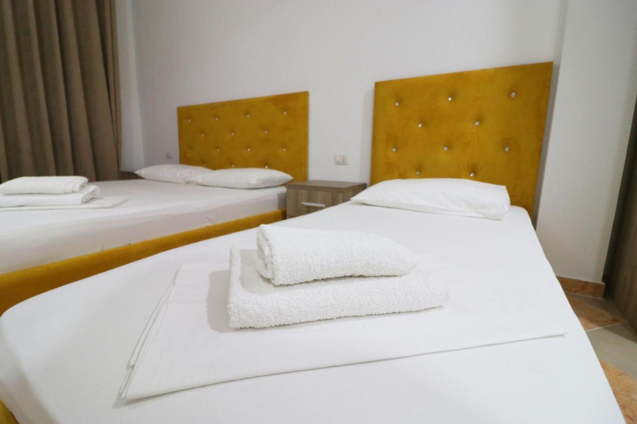 Hotel Kristal Vlorë Exterior foto