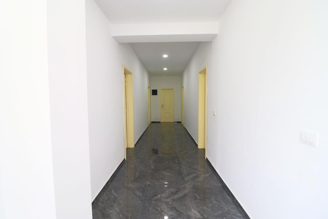 Hotel Kristal Vlorë Exterior foto