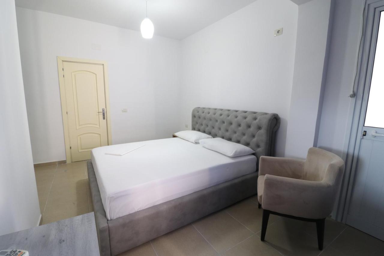 Hotel Kristal Vlorë Exterior foto