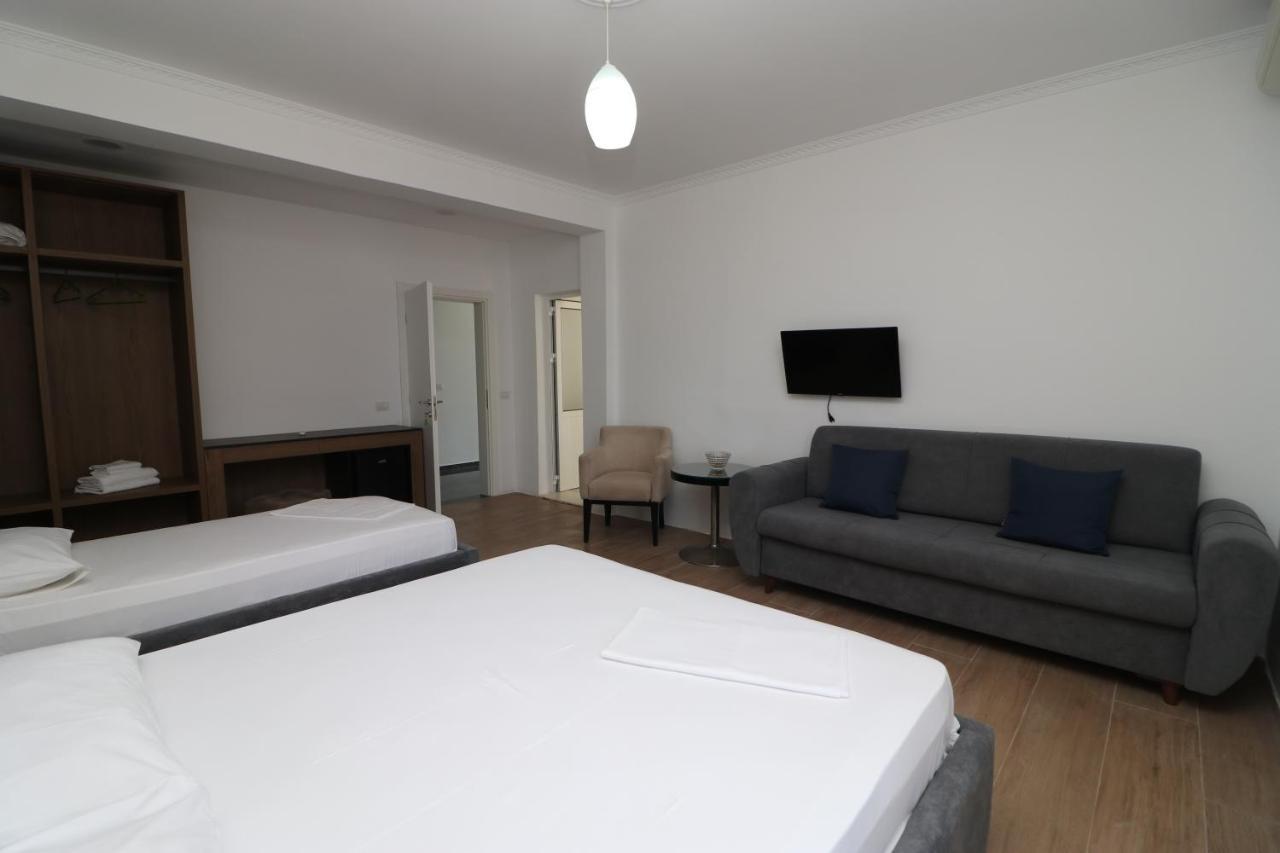 Hotel Kristal Vlorë Exterior foto