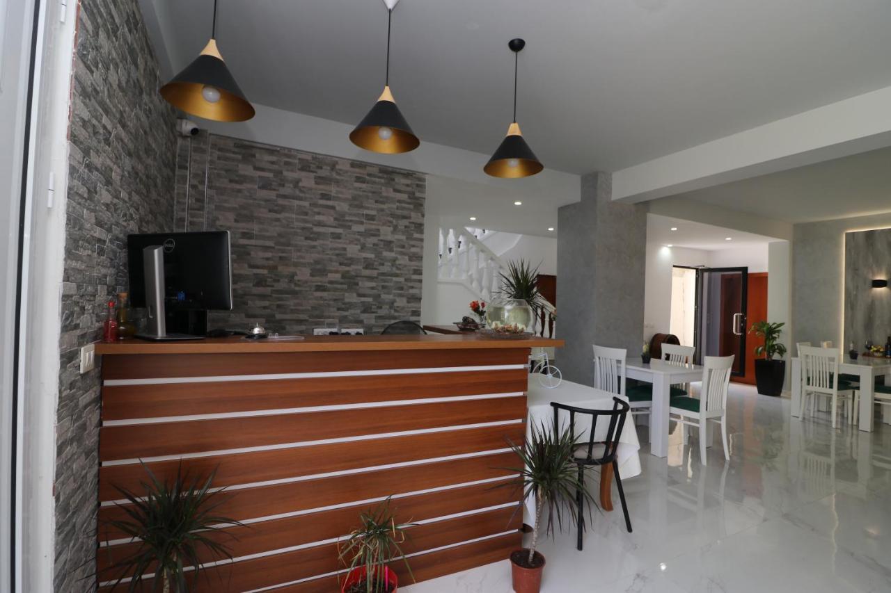 Hotel Kristal Vlorë Exterior foto
