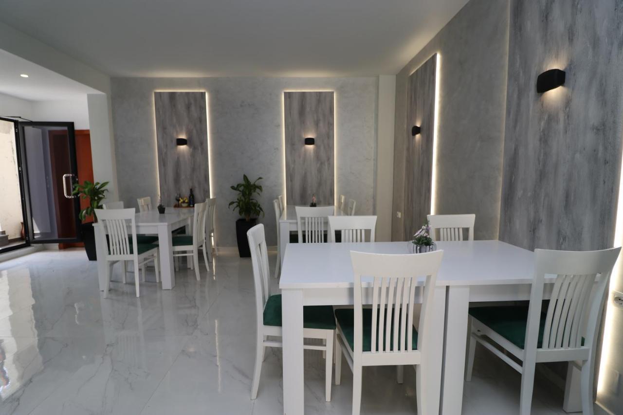 Hotel Kristal Vlorë Exterior foto