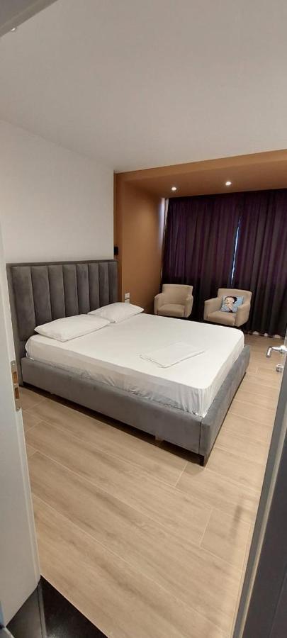 Hotel Kristal Vlorë Exterior foto